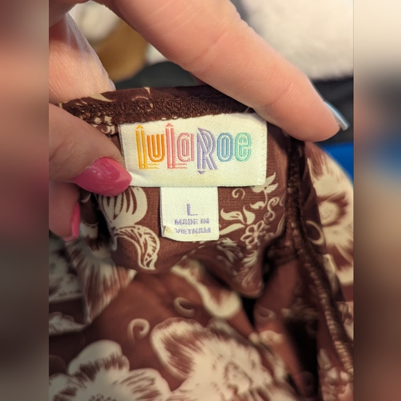 LuLaRoe Shirley Cover up - Picture 3 of 4